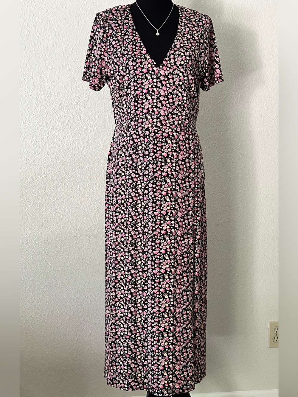 WAYF Black Pink Ditsy Floral V-Neck Maxi Dress Slit Size XL